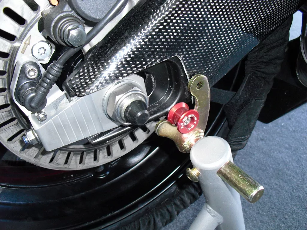 MG Biketec Sturzprotektoren / Protektor - Schwinge für Yamaha YZF-R6 ab 2006-2007