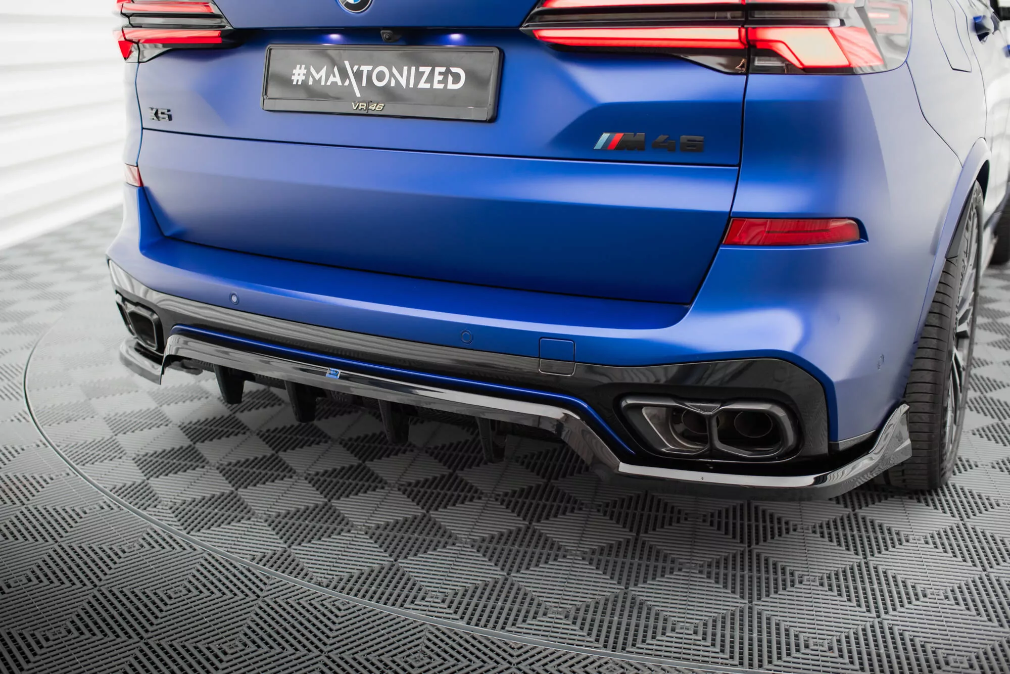 Hinten Splitter (mit Einem Vertikalem Balken) V.2 BMW X5 M-Paket G05 Facelift Schwarz Hochglanz