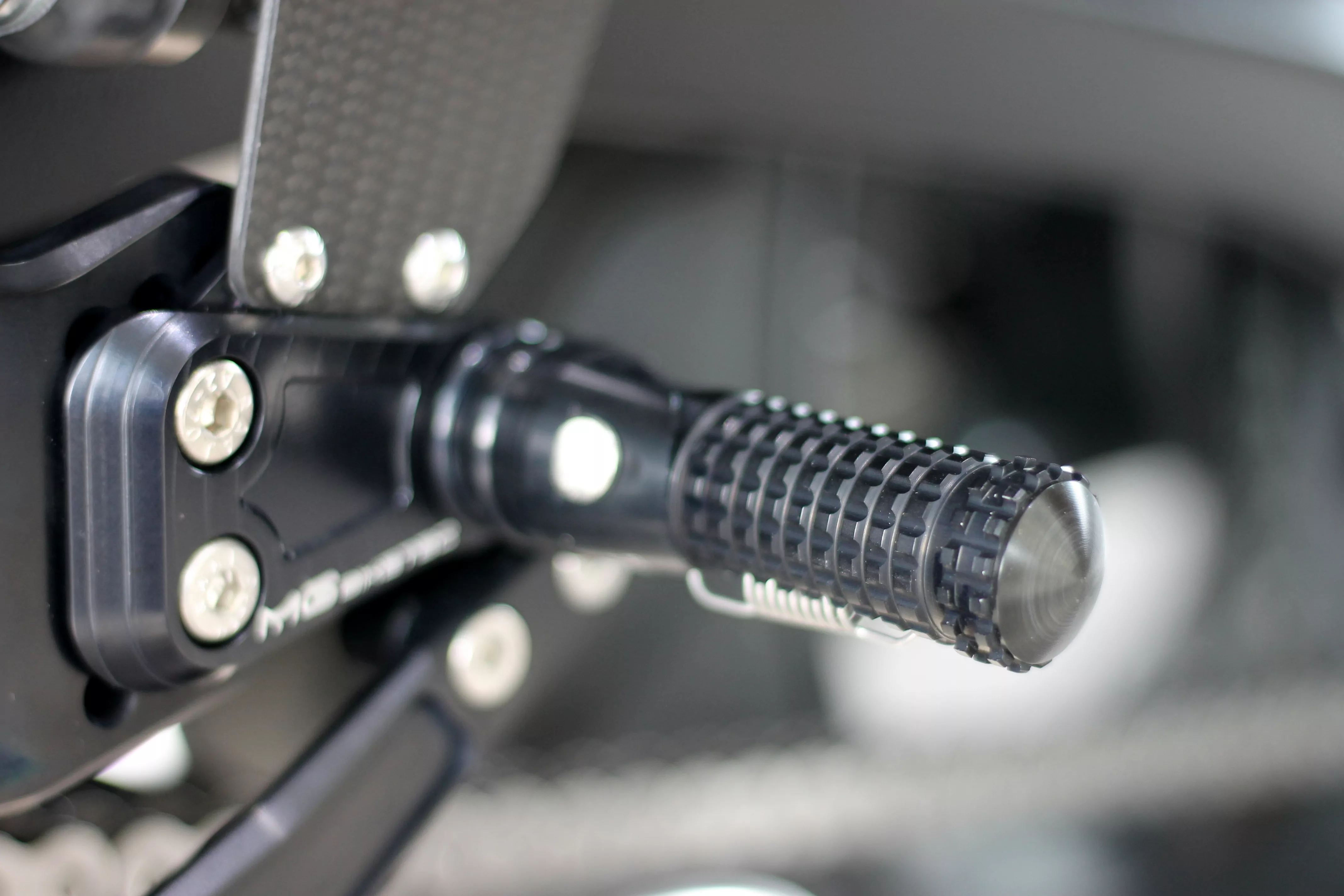 MG Biketec Sportfussrastenanlage / Rastenanlage / Fußrastenanlage mit ABE, gültig in D - A - CH für Triumph Street Triple 765 S / R / RS ab 2023