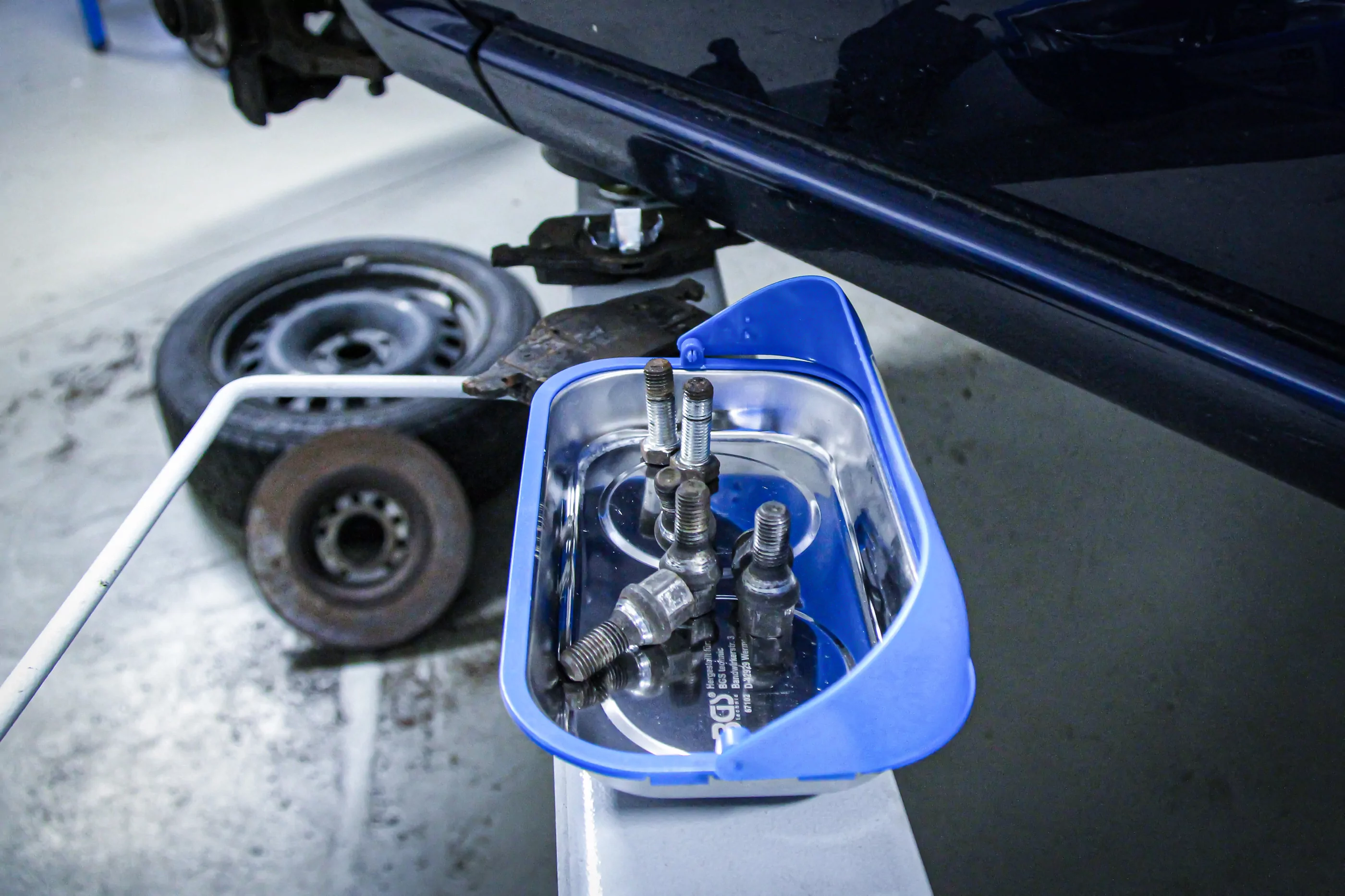 Magnetische Teileschale mit Schirm