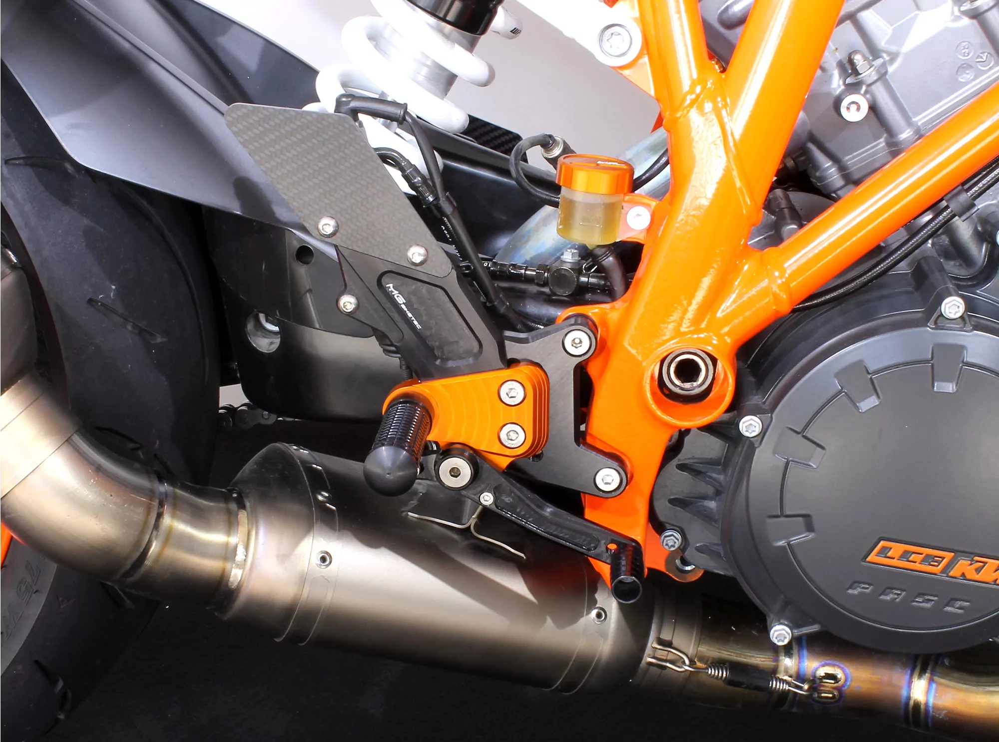 MG Biketec Sportfussrastenanlage / Rastenanlage / Fussrastenanlage mit ABE, gültig in D - A - CH für KTM 1290 Super Duke GT ab 2016-2020