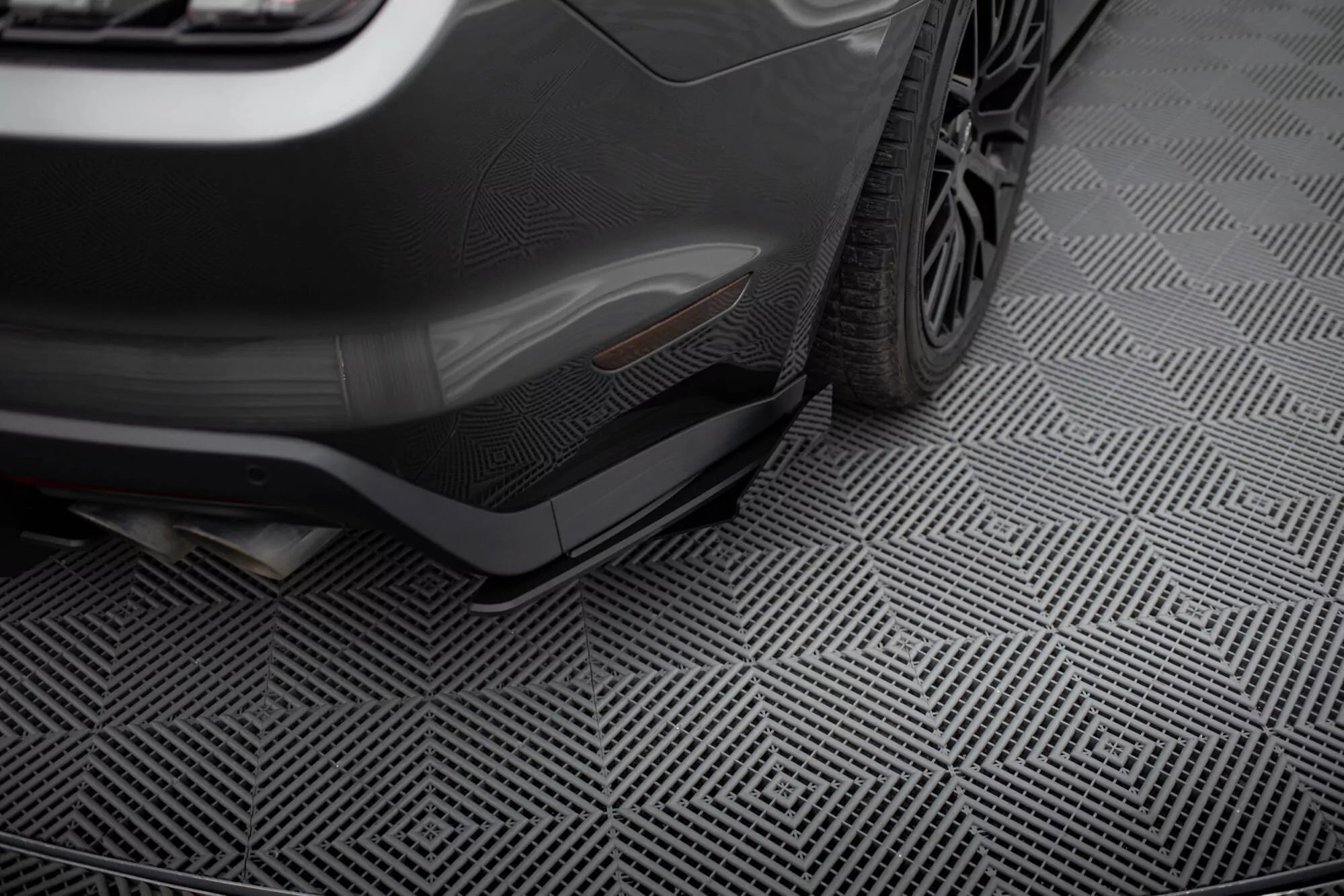 Street Pro Heck Ansatz Flaps Diffusor +Flaps Für Ford Mustang GT Mk6  Schwarz Hochglanz