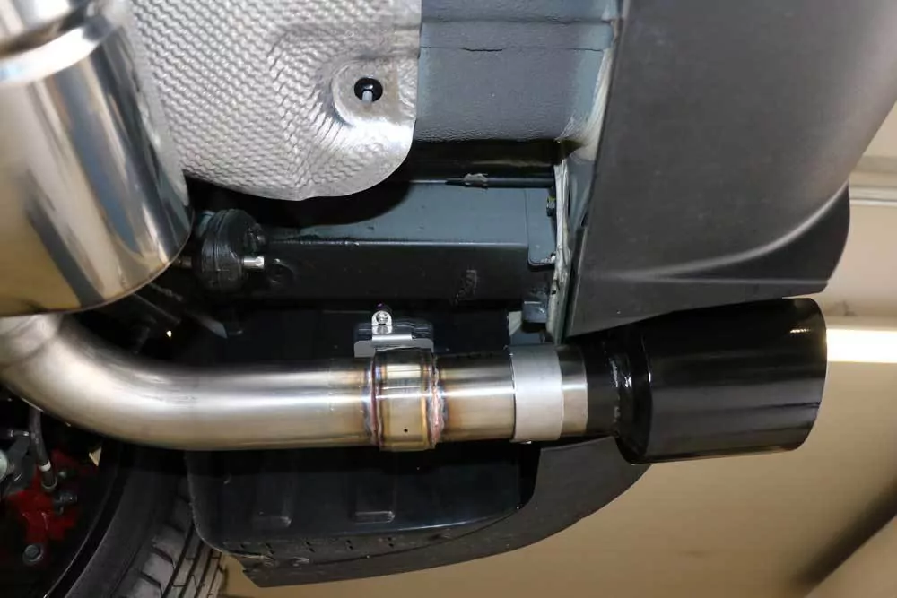 Hyundai i30N Performance Fastback - SCHWARZ Endschalldämpfer quer Ausgang rechts/links mit Abgasklappe - 1x114 Typ 25 rechts/links schwarz glänzend emailliert