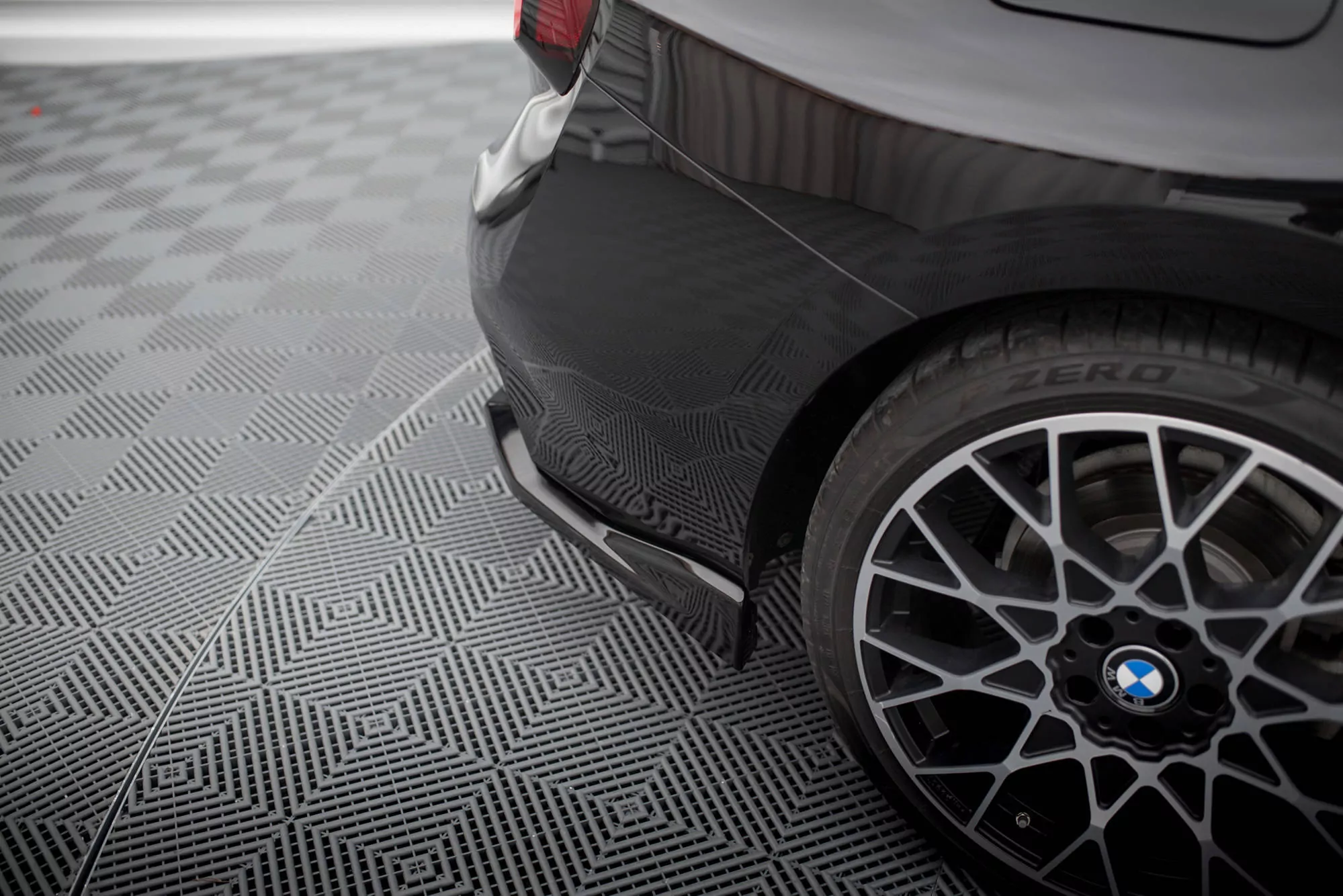 Heck Ansatz Flaps Diffusor V.2 Für BMW 2 Coupe G42 Schwarz Hochglanz