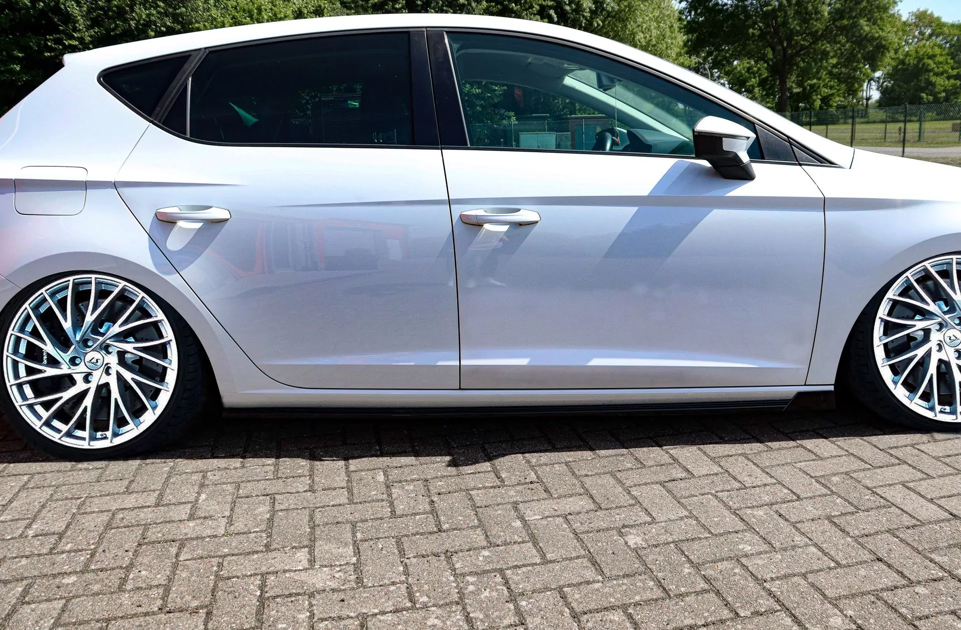 CUP Seitenschweller mit WIngs vorne für Seat Leon 5F 5.Tür + ST