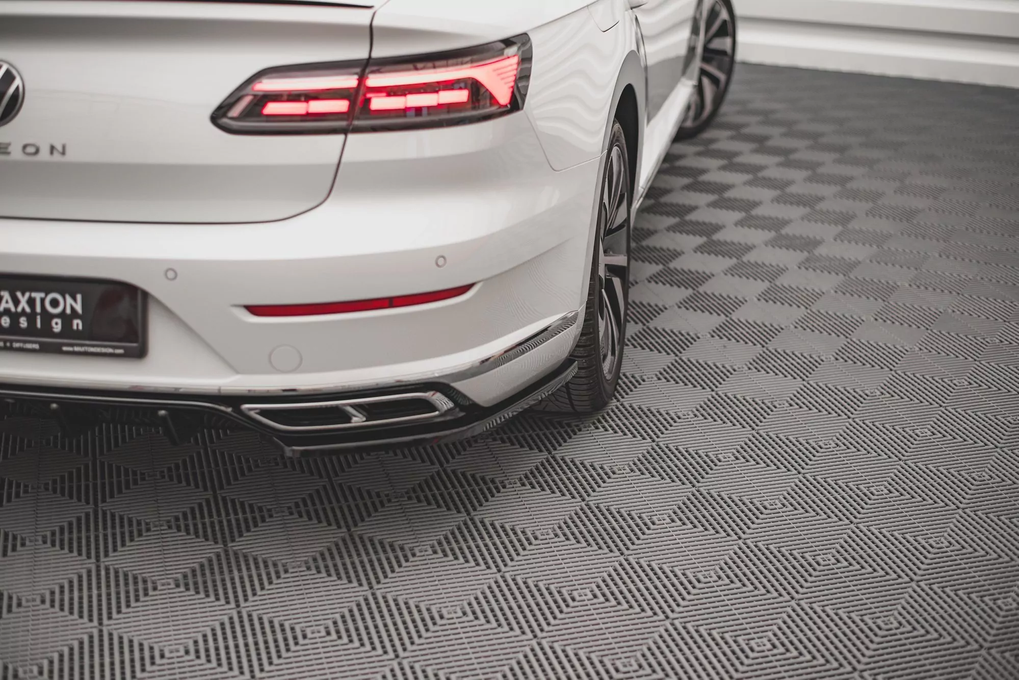 Heck Ansatz Flaps Diffusor Für Volkswagen Arteon R-Line Facelift Schwarz Hochglanz
