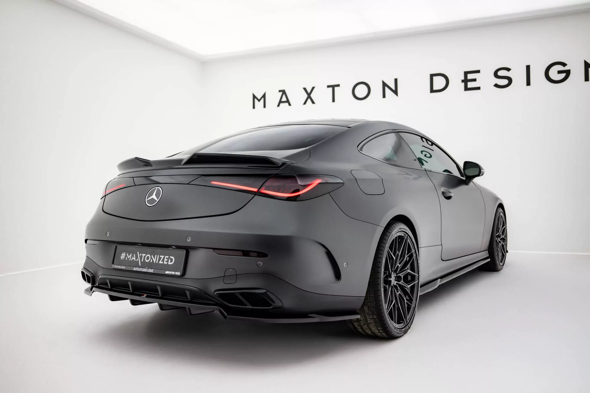 Hinten Splitter (mit Einem Vertikalem Balken) Mercedes-Benz CLE AMG-Line C236 Schwarz Hochglanz