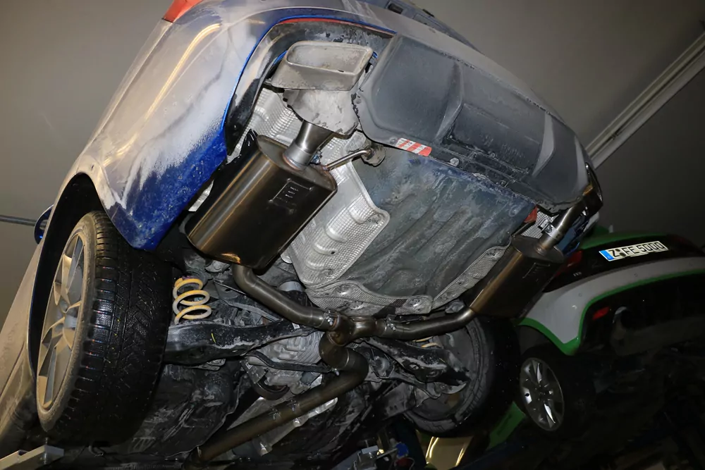 Skoda Octavia 5E RS - TDI - 4x4 mit Diesel-Endrohrblenden  Halbanlage rechts/links ab Kat - Austritt der Endrohre in den originalen Diesel-Endrohrblenden