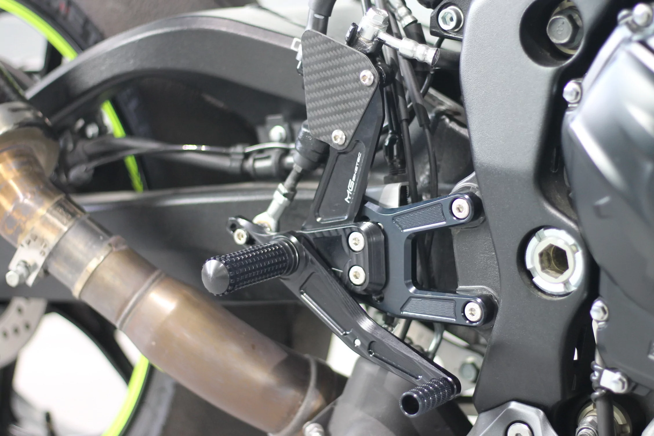 MG Biketec Sportfussrastenanlage / Rastenanlage / Fussrastenanlage mit ABE, gültig in D - A - CH für Suzuki GSX-R 1000 / R ab 2017