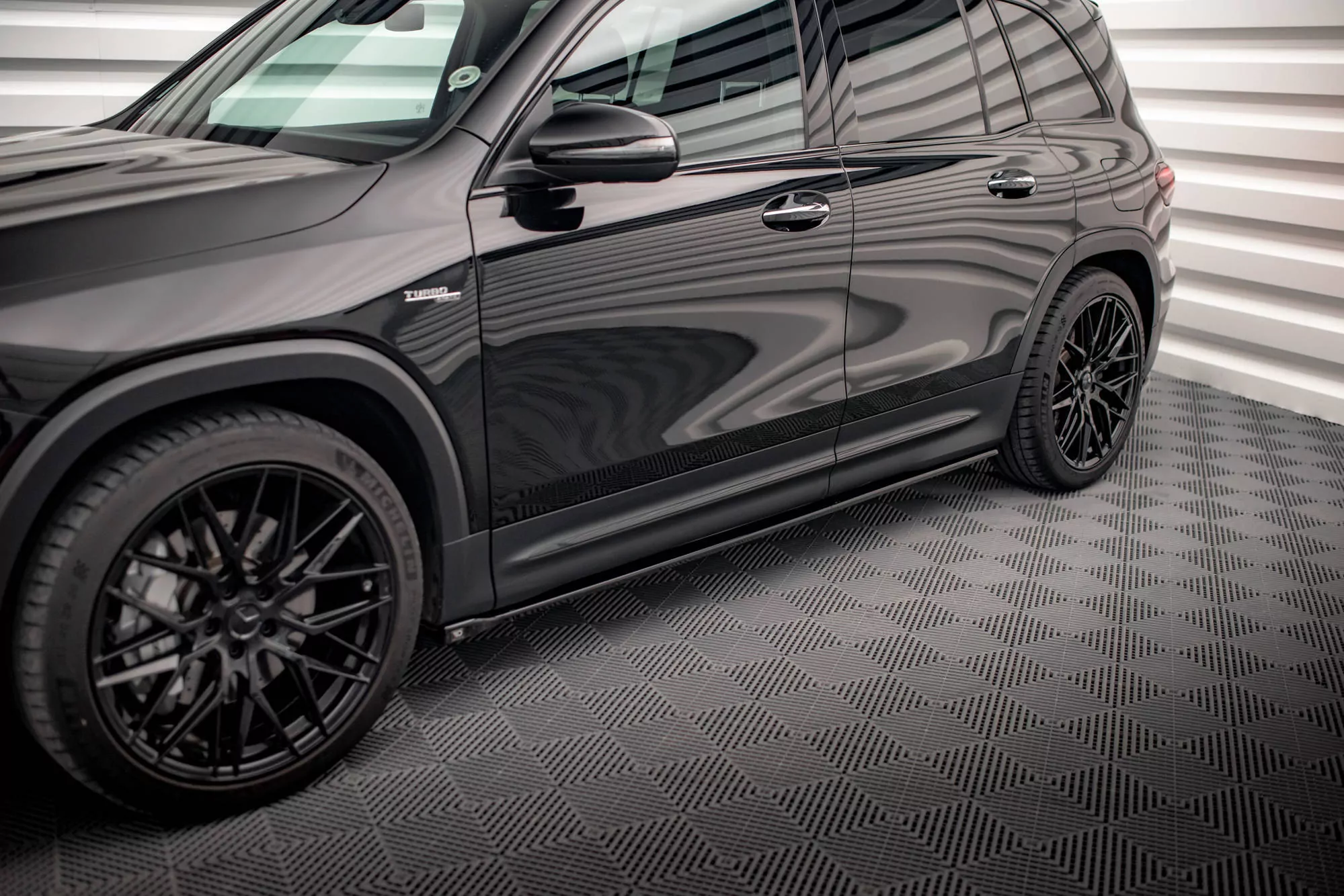 Seitenschweller Ansatz Für Mercedes-AMG GLB 35 X247 Schwarz Hochglanz