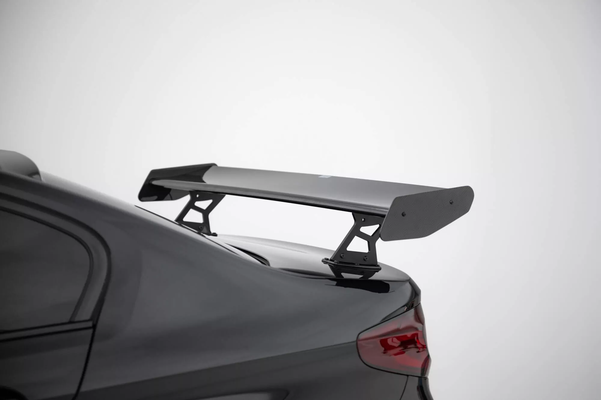 Carbon Spoiler With Internal Brackets Uprights + LED BMW 5er / M5 Limousine G30 / F90