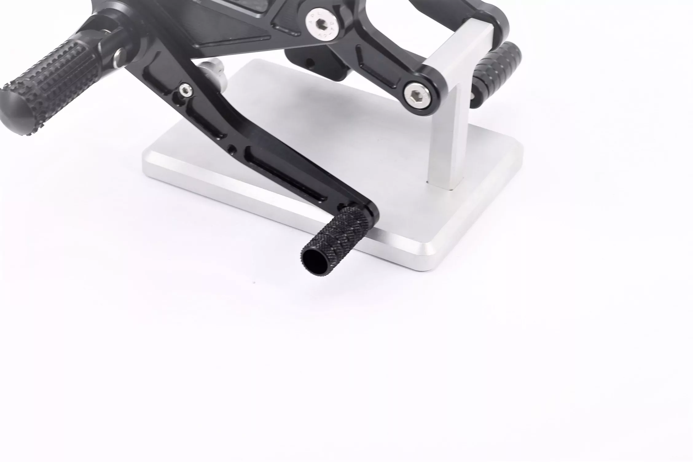 MG Biketec Sportfussrastenanlage / Rastenanlage / Fußrastenanlage mit ABE, gültig in D - A - CH für Ducati Streetfighter V4 / V4 S ab 2020