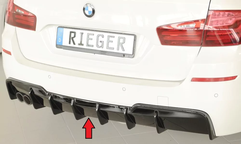 Rieger Heckeinsatz (für Fzg. mit AHK) glanz schwarz für BMW 5er F10  (5L) Lim. 07.13- (ab Facelift) LCI