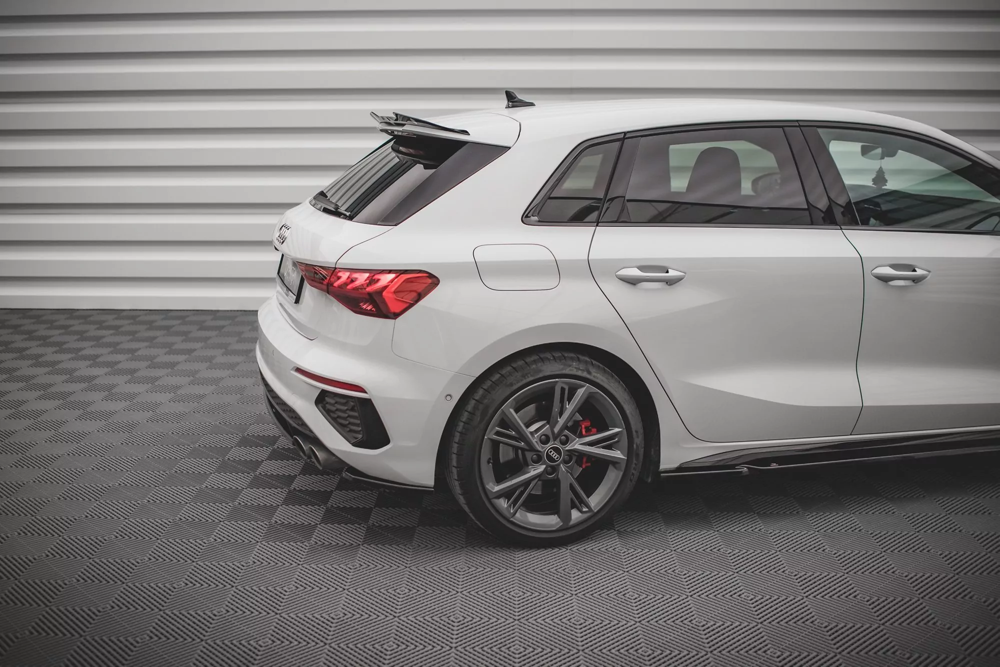 Heck Ansatz Flaps Diffusor V.1 Für Audi S3 Sportback 8Y Schwarz Hochglanz