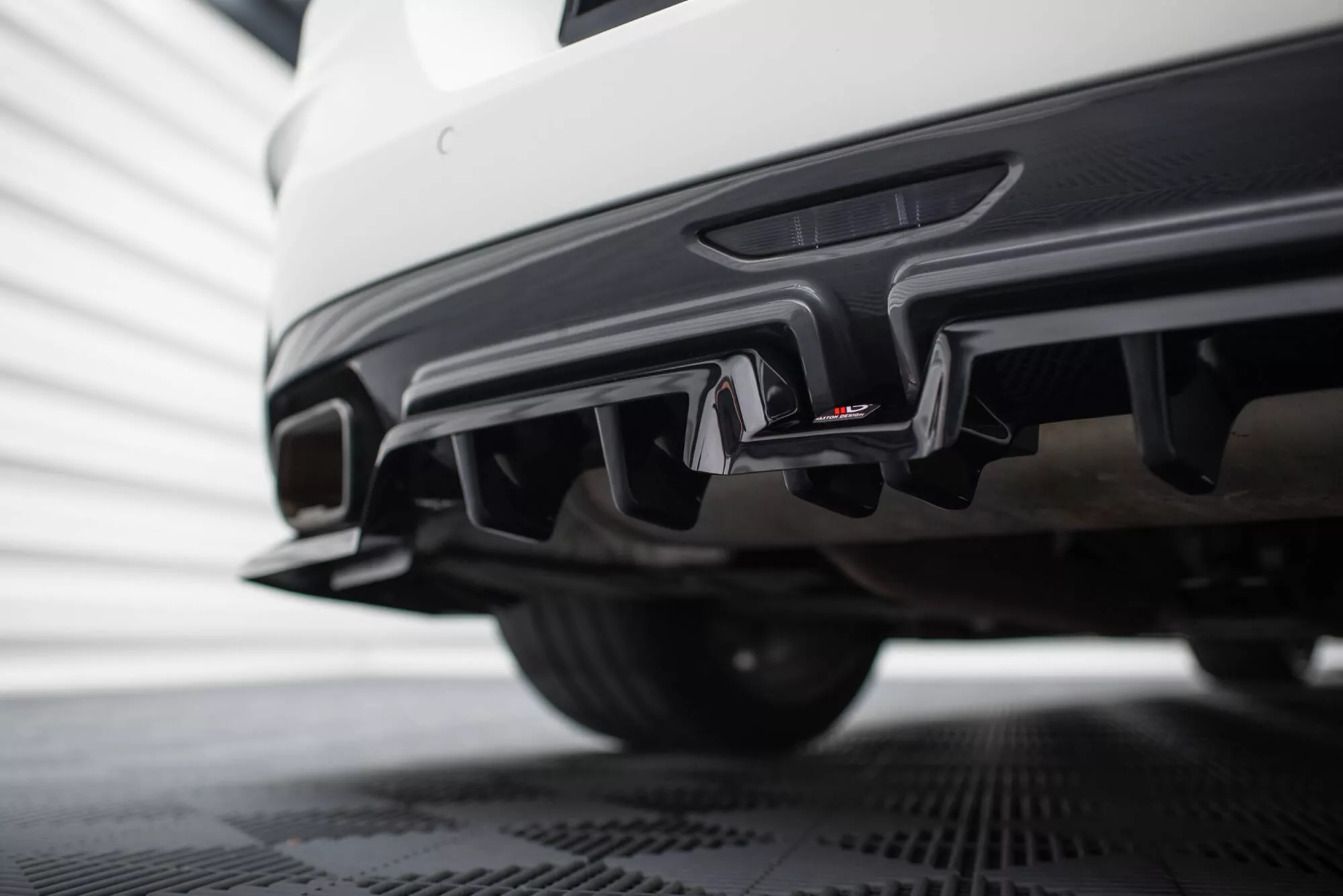 Hinten Splitter (mit Einem Vertikalem Balken) BMW Z4 M40i G29 Schwarz Hochglanz