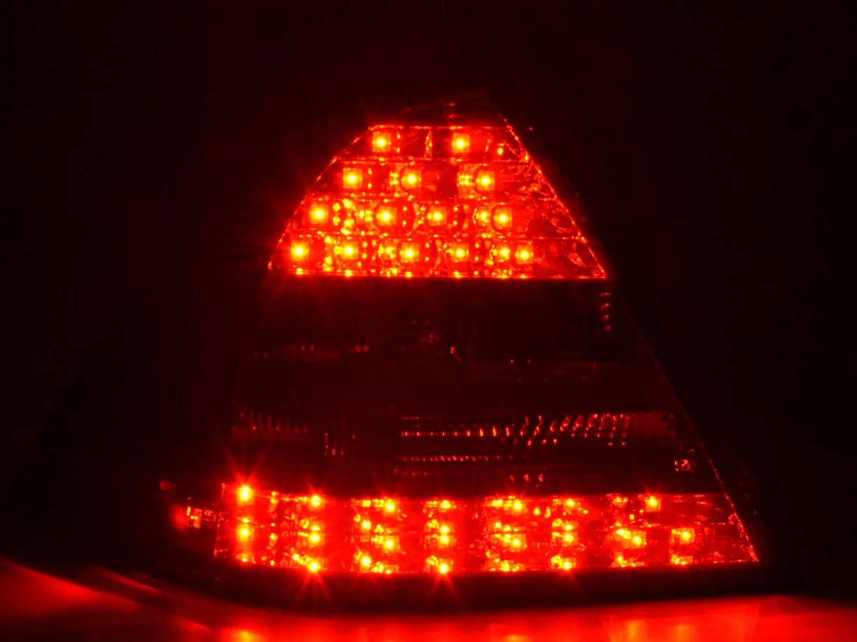 LED Rückleuchten Set Mercedes C-Klasse W203 Limo Bj. 05-07 rot/schwarz