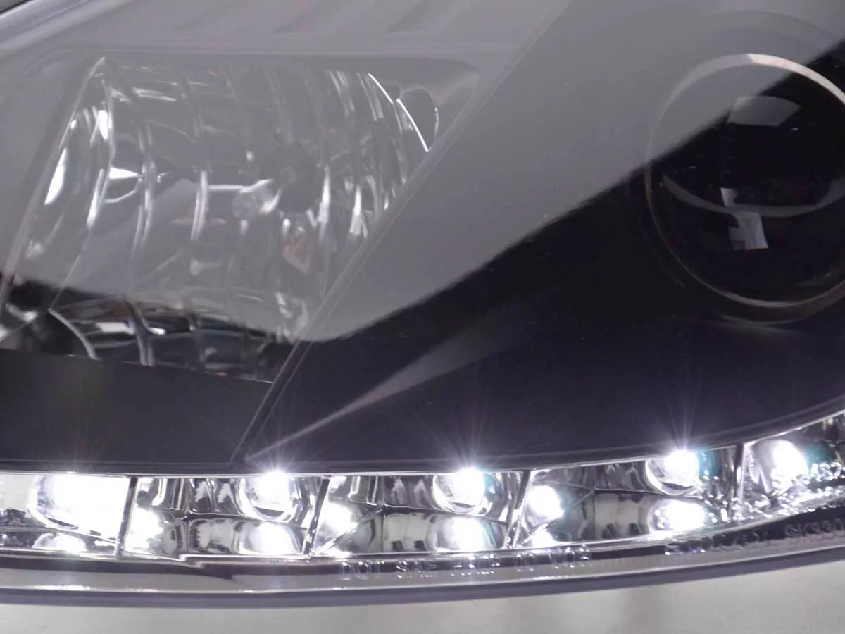 Scheinwerfer Set Daylight LED TFL-Optik Ford Focus 3/4/5-trg. Bj. 01-04 schwarz