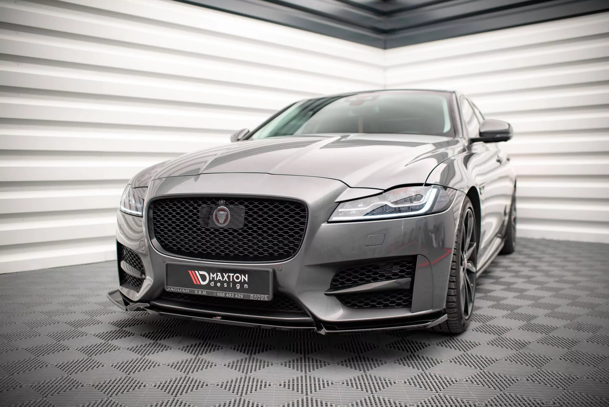 Front Ansatz V.2 Für Jaguar XF R-Sport Mk2 Schwarz Hochglanz