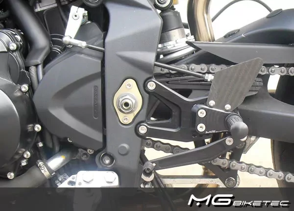 MG Biketec Sportfussrastenanlage / Rastenanlage / Fußrastenanlage mit ABE, gültig in D - A - CH für Triumph Street Triple 675 ab 2008-2010
