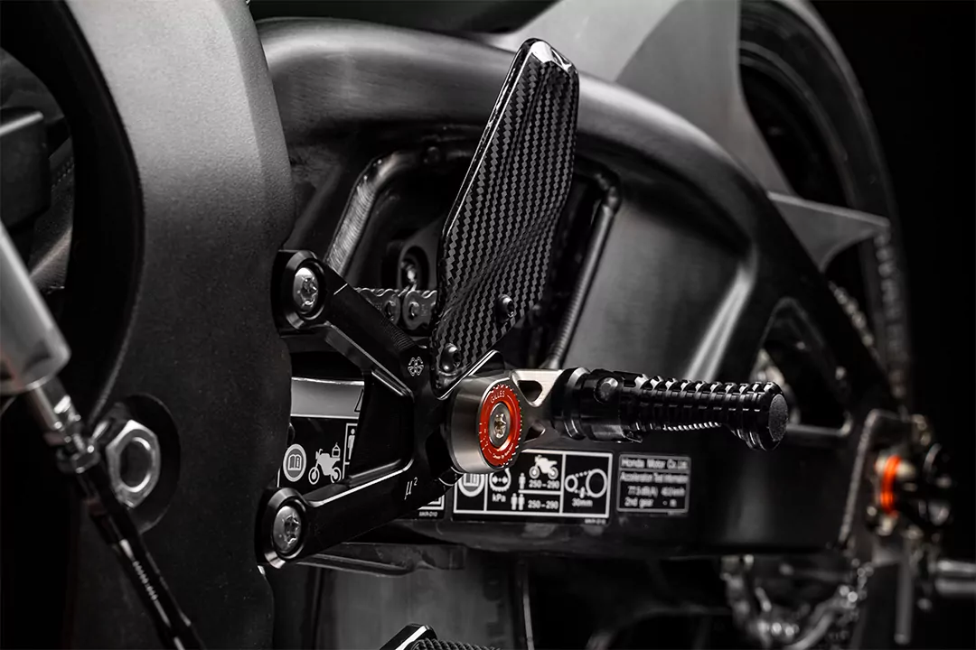 GILLES MUE2 Fußrastenanlage für Honda CBR 1000 RR-R Modelljahr 2020-