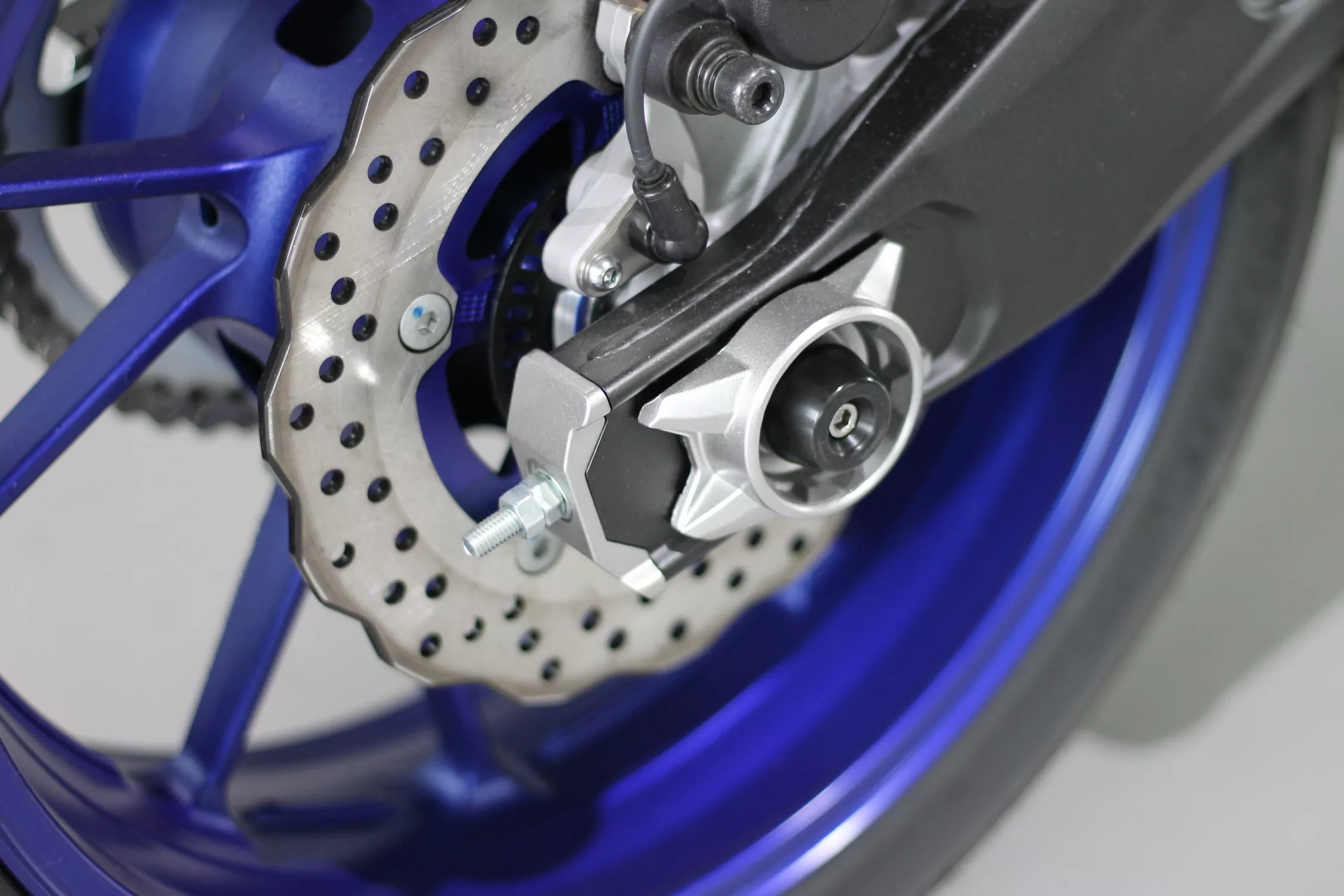 MG Biketec Sturzprotektoren / Protektor - Schwinge für Yamaha Tracer 900 / GT ab 2017-2019