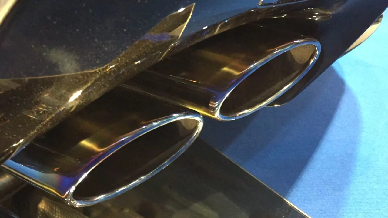 Lexus RC F  Endschalldämpfer rechts/links - 2x115x85 Typ 38 rechts/links Colour (Rand eingefärbt)