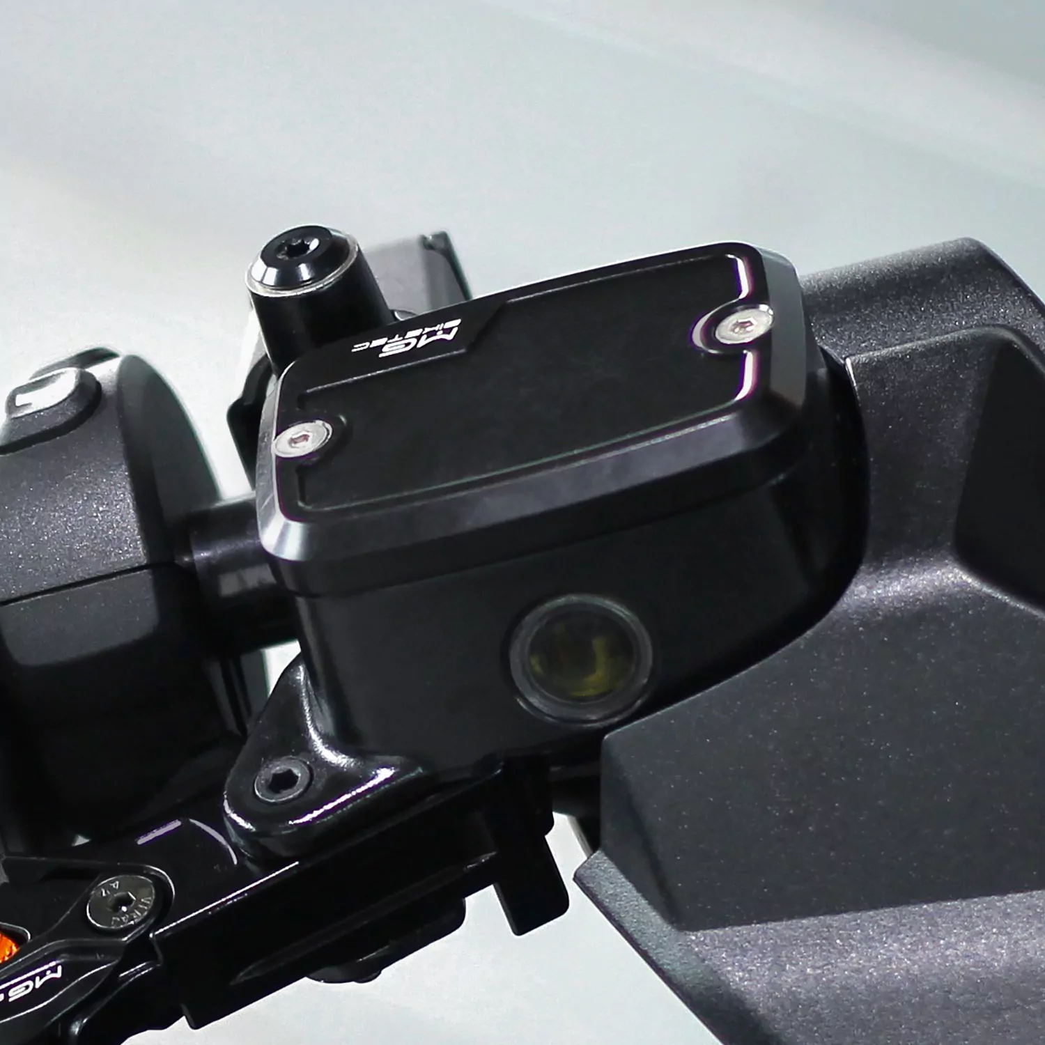 MG Biketec Behälterdeckelset - Bremsflüssigkeit Set Links und Rechts für BMW CE 04 ab 2022 - 2024