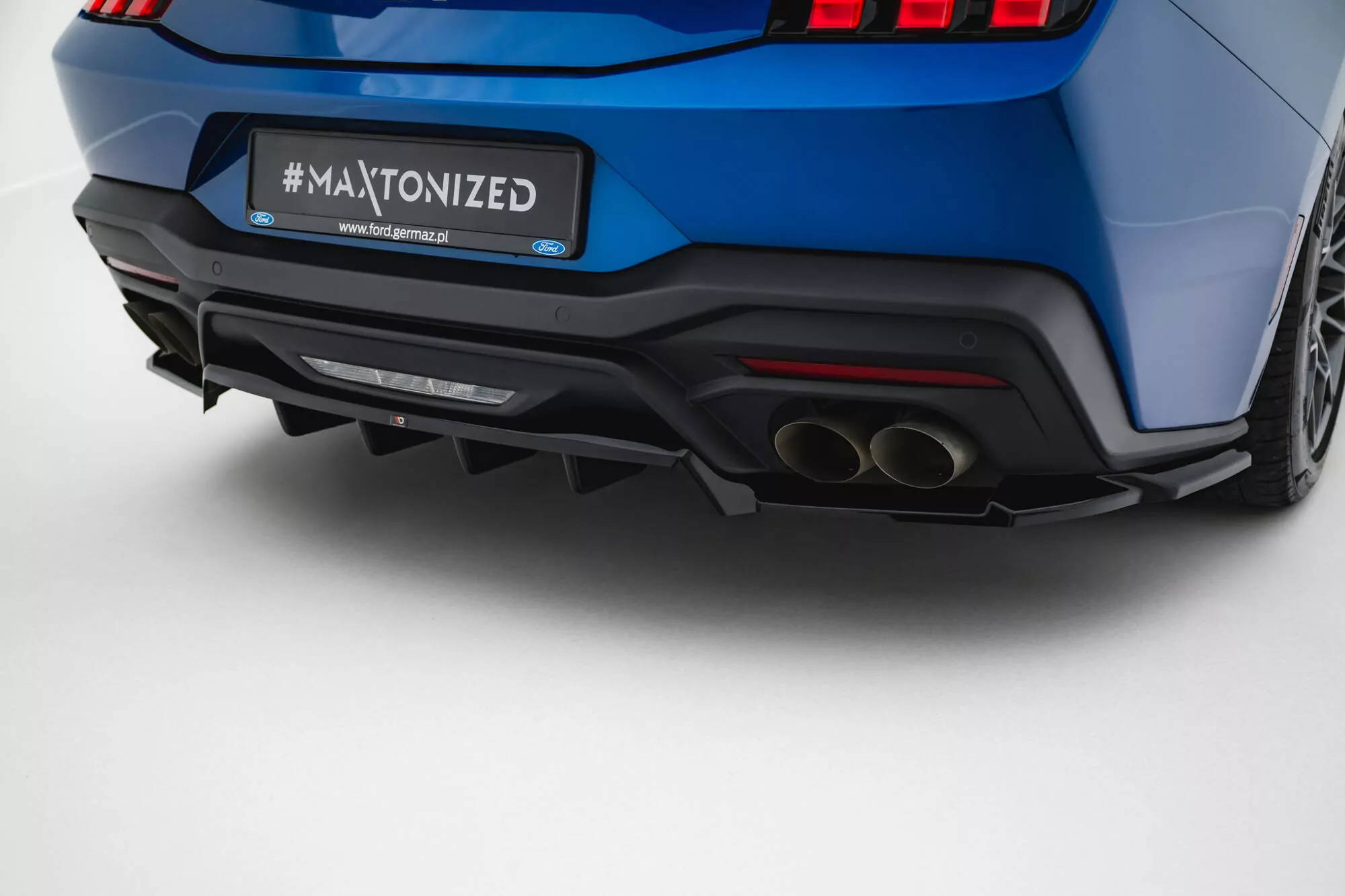 Hinten Splitter (mit Einem Vertikalem Balken) Ford Mustang GT Mk7 Schwarz Hochglanz