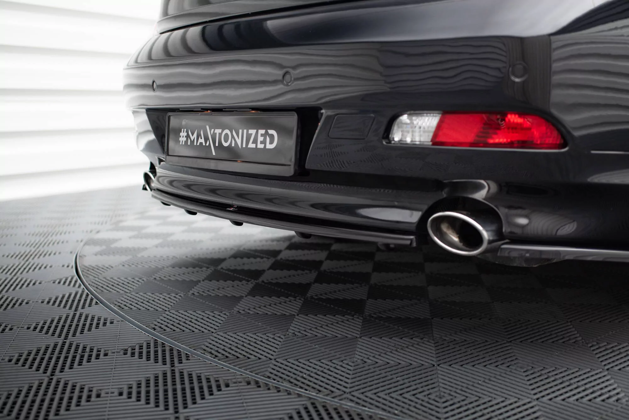 Hinten Splitter (mit Einem Vertikalem Balken) BMW 6er Coupe / Cabrio E63 / E64 Schwarz Hochglanz