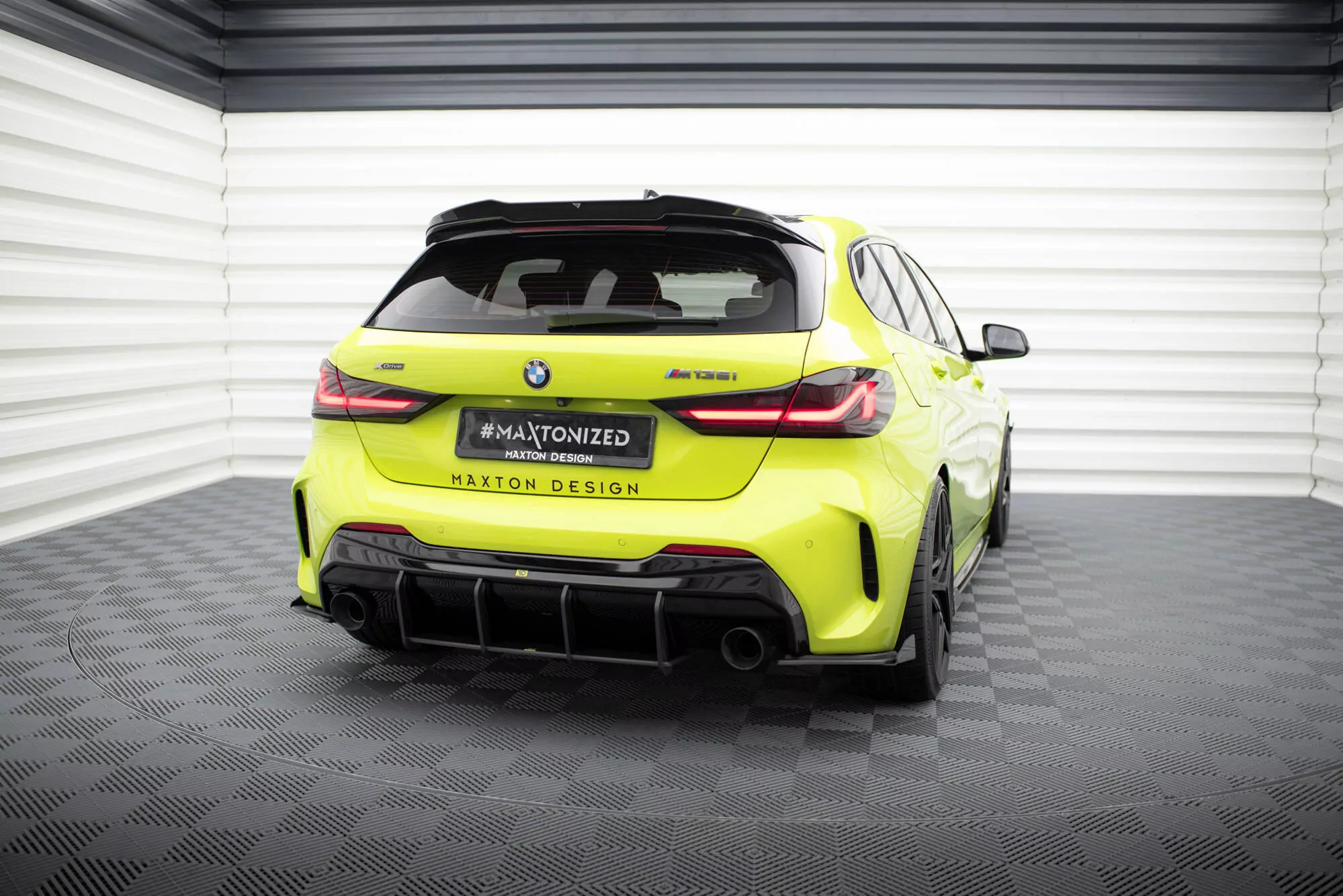 Street Pro Heck Ansatz Flaps Diffusor V.1 +Flaps Für V.1 BMW 1er F40 M-Paket / M135i Schwarz Hochglanz