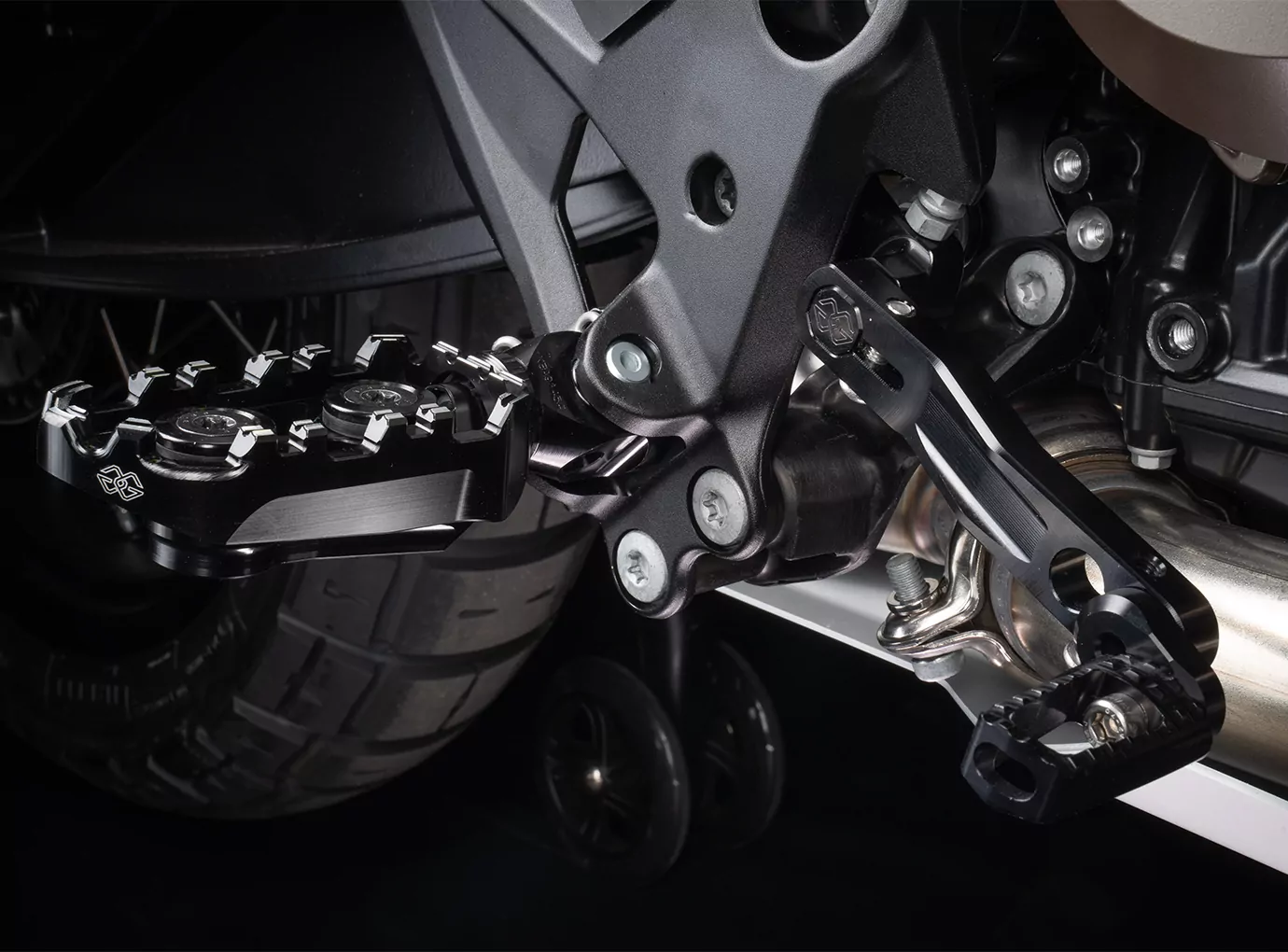 Gilles TECH-X Enduro Fußrasten mit ABE für BMW F850GS / R1200GS (Adv.) / R1250GS (Adv.) / R1300GS