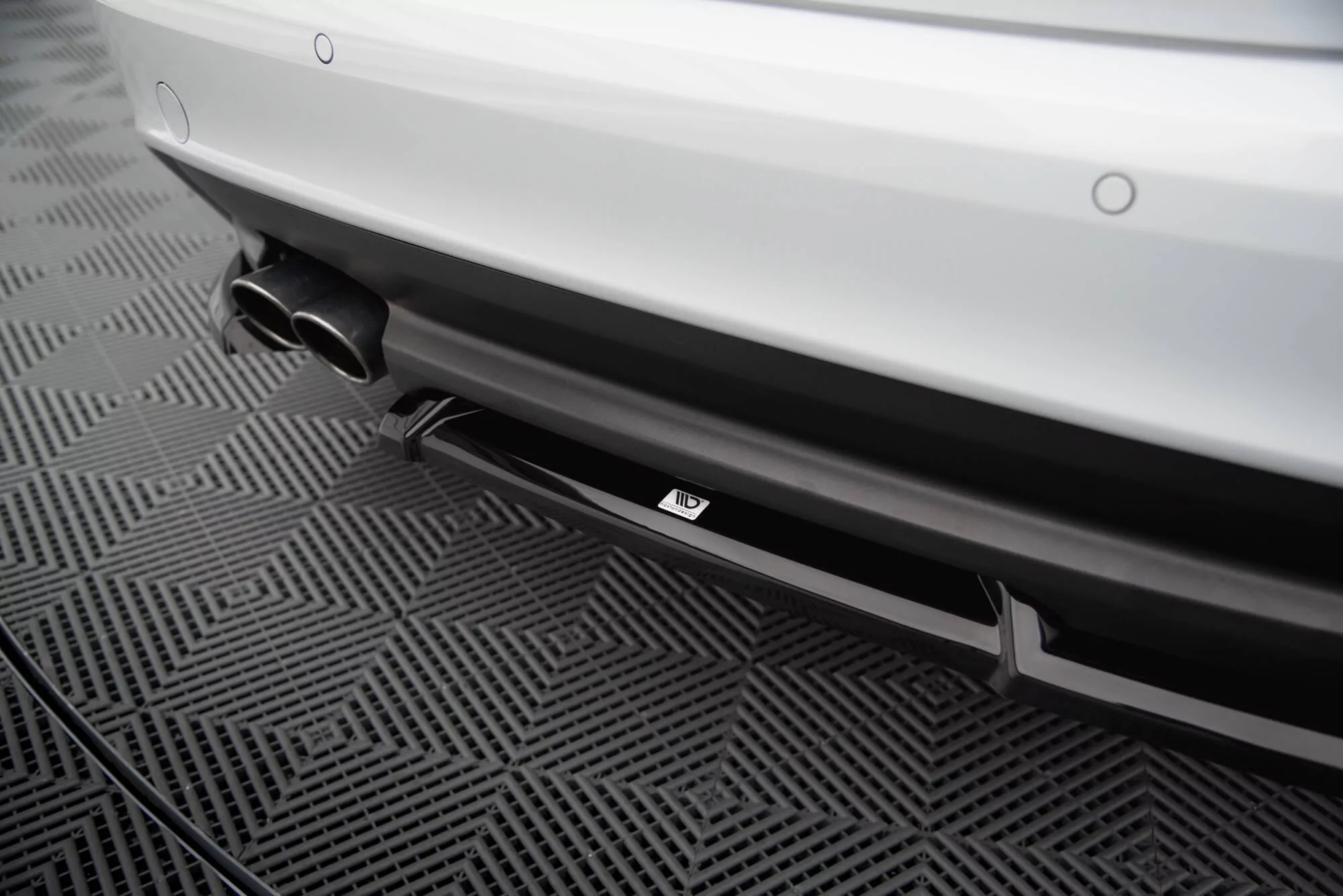 Heck Ansatz Flaps Diffusor Für Jaguar XE R-Sport X760 Schwarz Hochglanz