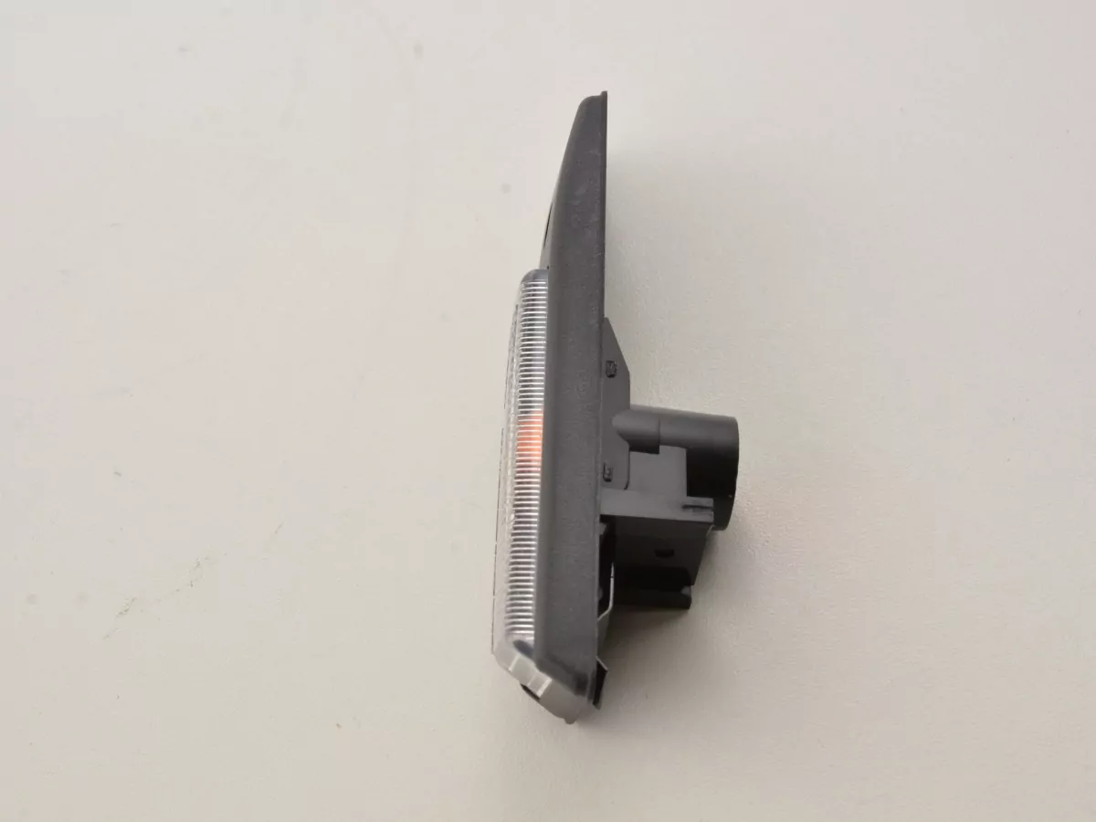 Verschleißteile Seitenblinker rechts BMW E32 / E34