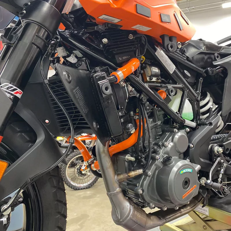 SAMCO SPORT Siliconschlauch Kit orange für KTM 390 Adventure 390 RC Modelljahr 2022-2023