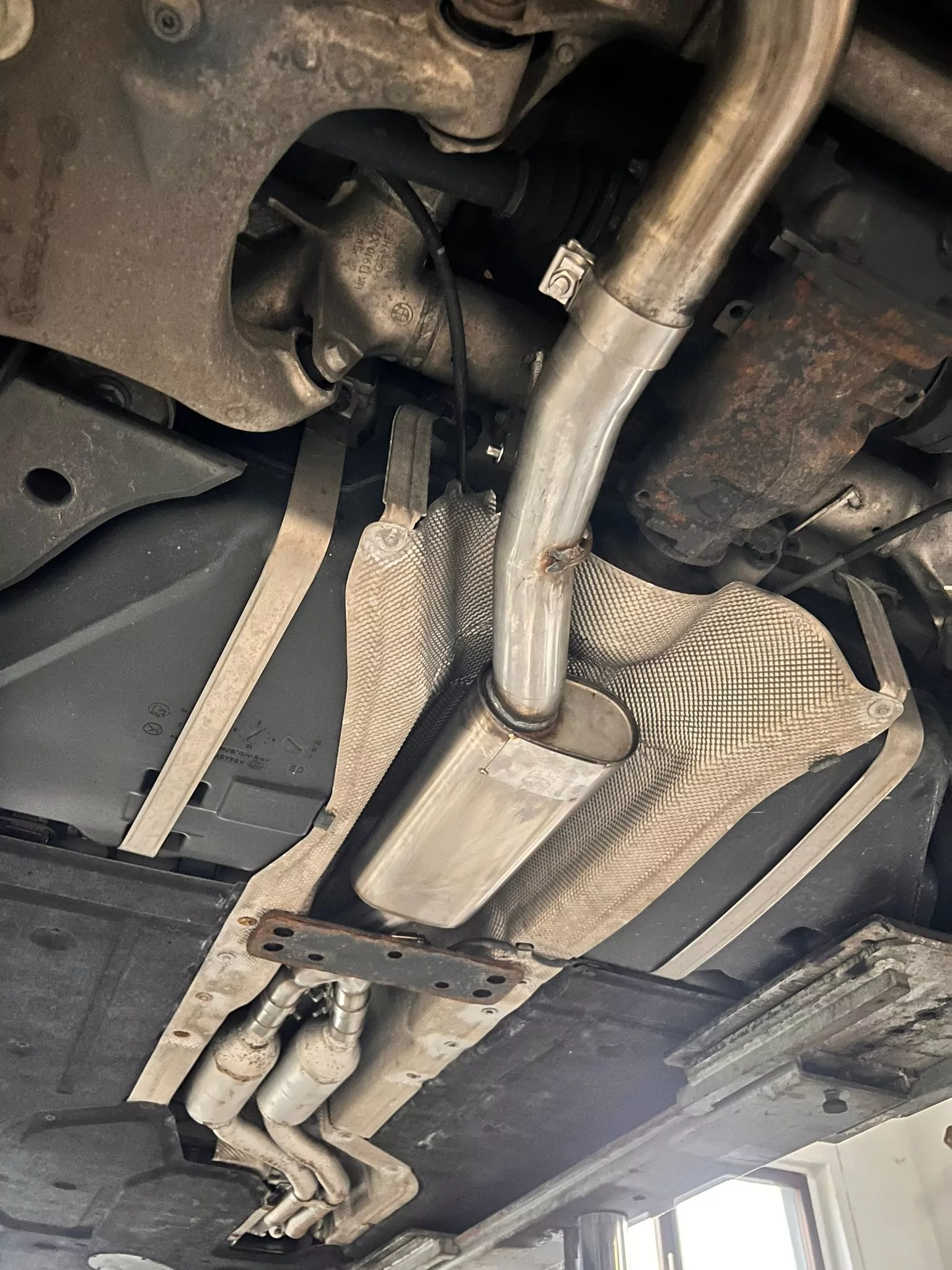 BMW E60 520i/ 523i/ 525i/ 530i ab 2006  Vorschalldämpfer