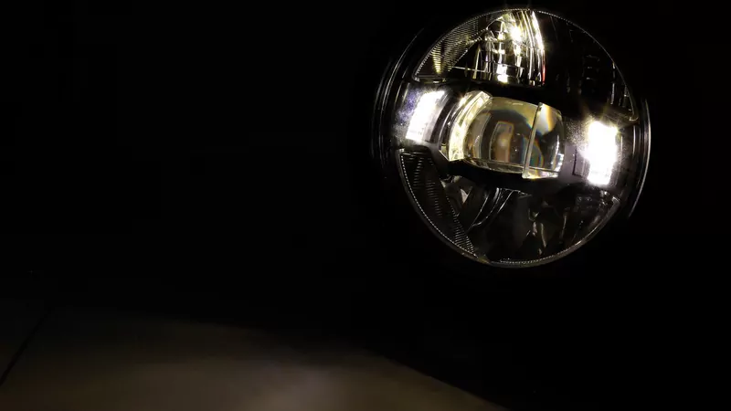 HIGHSIDER pro 5 3/4 Zoll Hauptscheinwerfereinsatz Typ 10 LED E-Geprüft (1Stck)