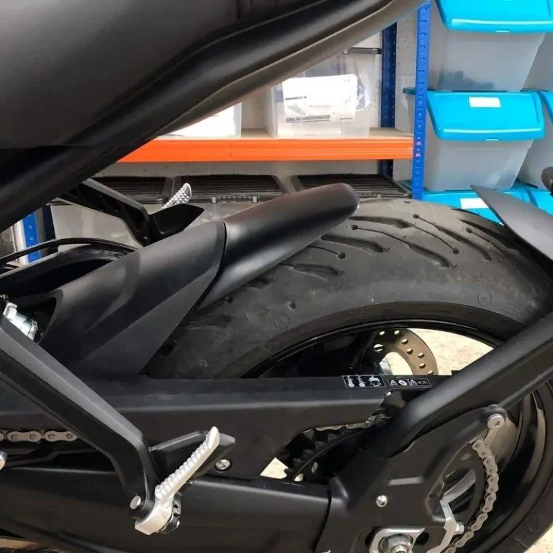 Pyramid Hinterradabdeckung Verlängerung Schwarz Matt Triumph Trident 660 2021-