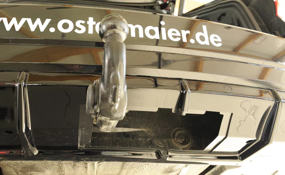 Rieger Heckeinsatz (für orig. elektr. AHK) glanz schwarz für Skoda Superb III (3T/3V) Lim. 11.18-07.19 (bis Facelift 2)