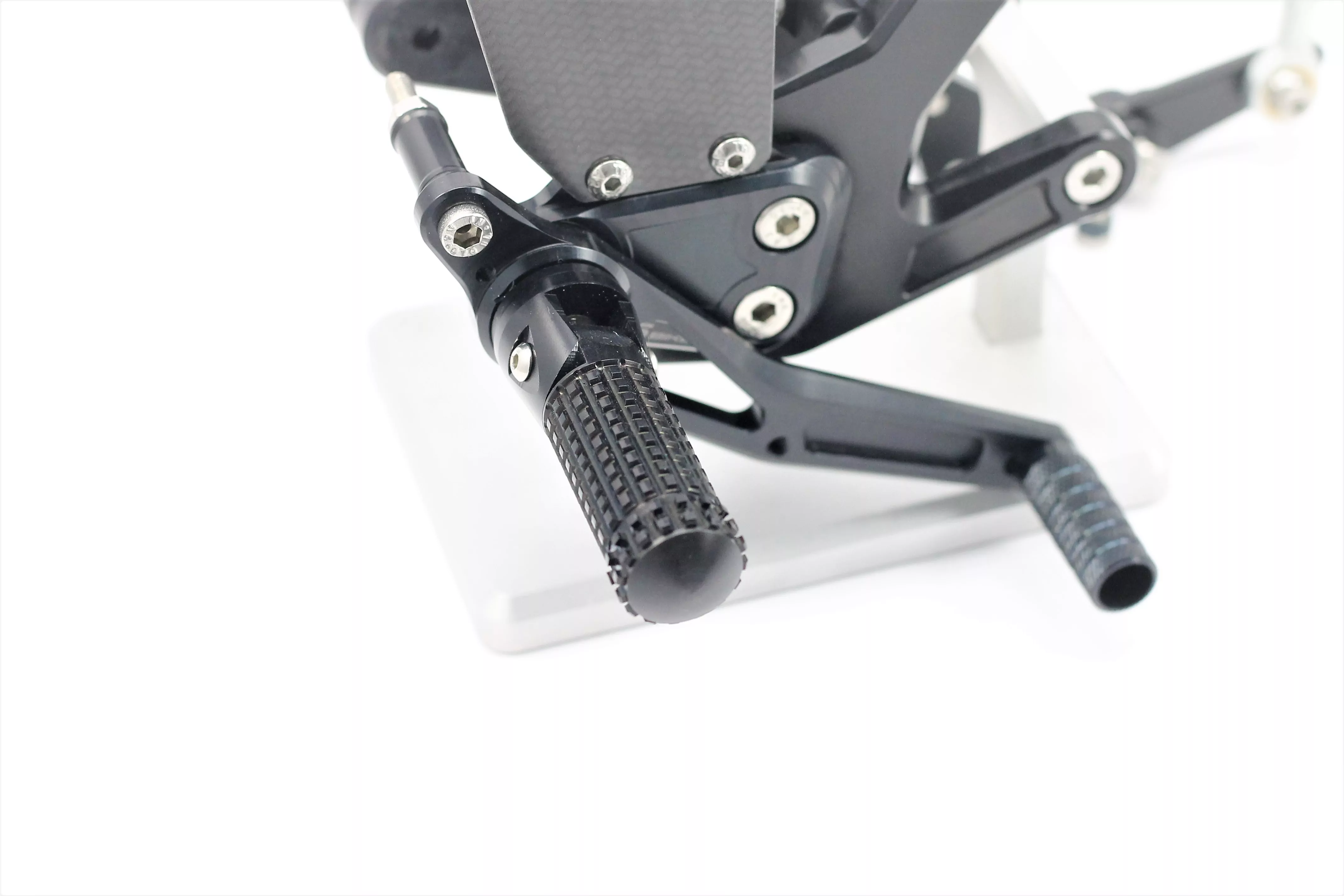 MG Biketec Sportfussrastenanlage / Rastenanlage / Fußrastenanlage mit ABE, gültig in D - A - CH für Triumph Speed Triple 1200 RS / RR ab 2021