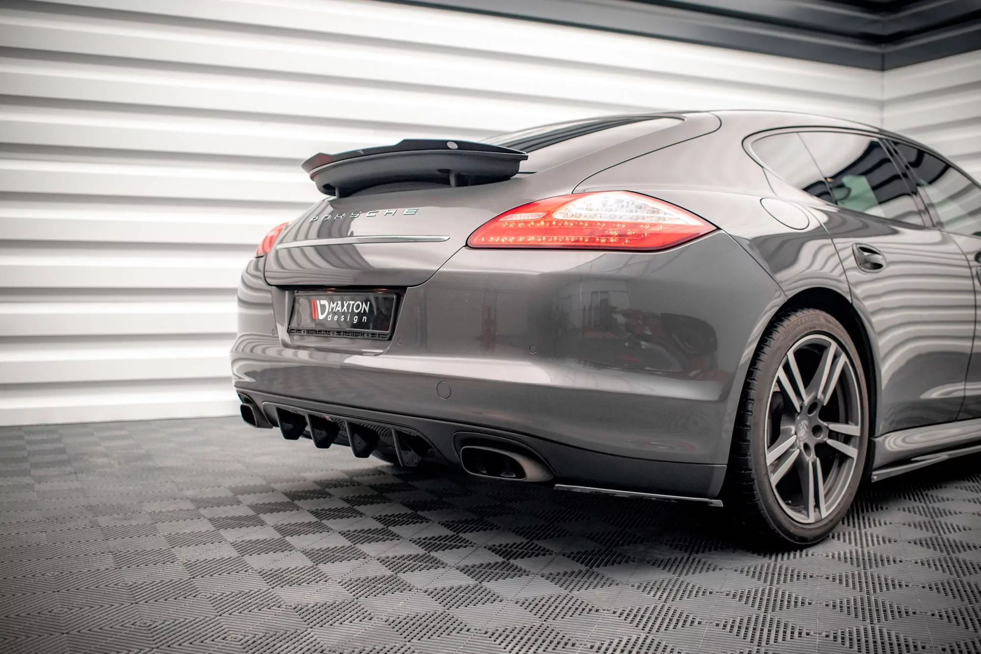 Diffusor Heck Ansatz Für Porsche Panamera / Panamera Diesel 970 Schwarz Hochglanz