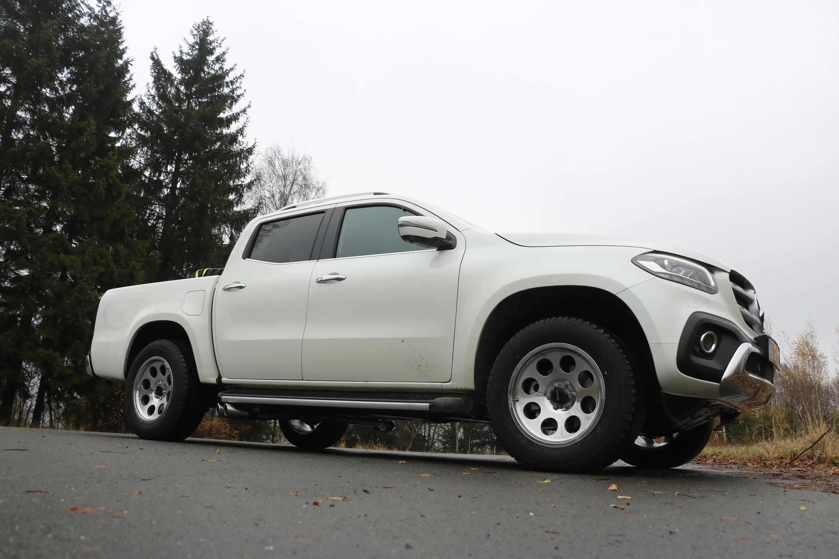 Mercedes X-Klasse 4matic  Endrohrsystem Ausgang seitlich rechts und links am Fahrzeug - 2x90 Typ 16 rechts/links