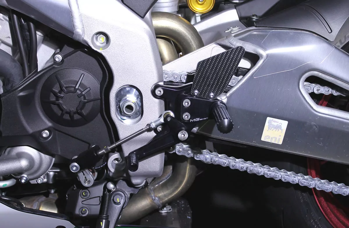 MG Biketec Sportfussrastenanlage / Rastenanlage / Fußrastenanlage mit ABE, gültig in D - A - CH für Aprilia RSV4 1000 RR ab 2017-2020