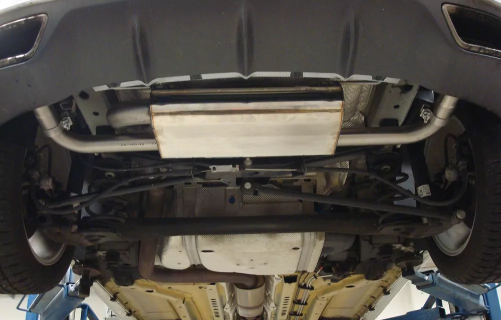 Opel Astra J OPC  Endschalldämpfer Ausgang rechts/links mit unsichtbaren Endrohren (Abgas strömt aus den originalen Endrohren)