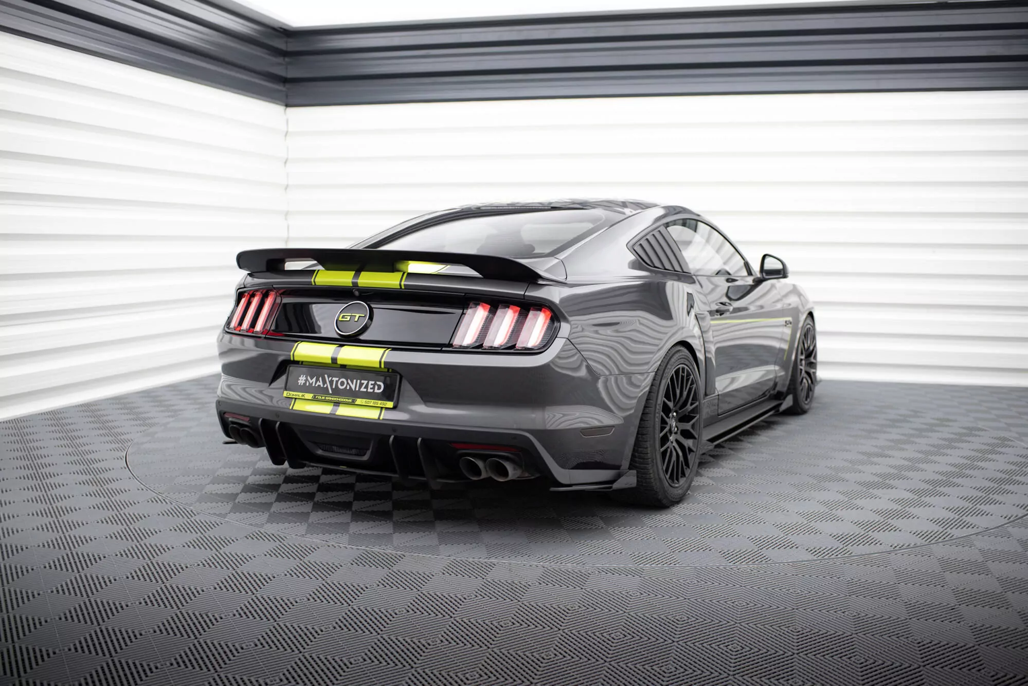 Street Pro Heck Ansatz Flaps Diffusor +Flaps Für Ford Mustang GT Mk6  Schwarz Hochglanz