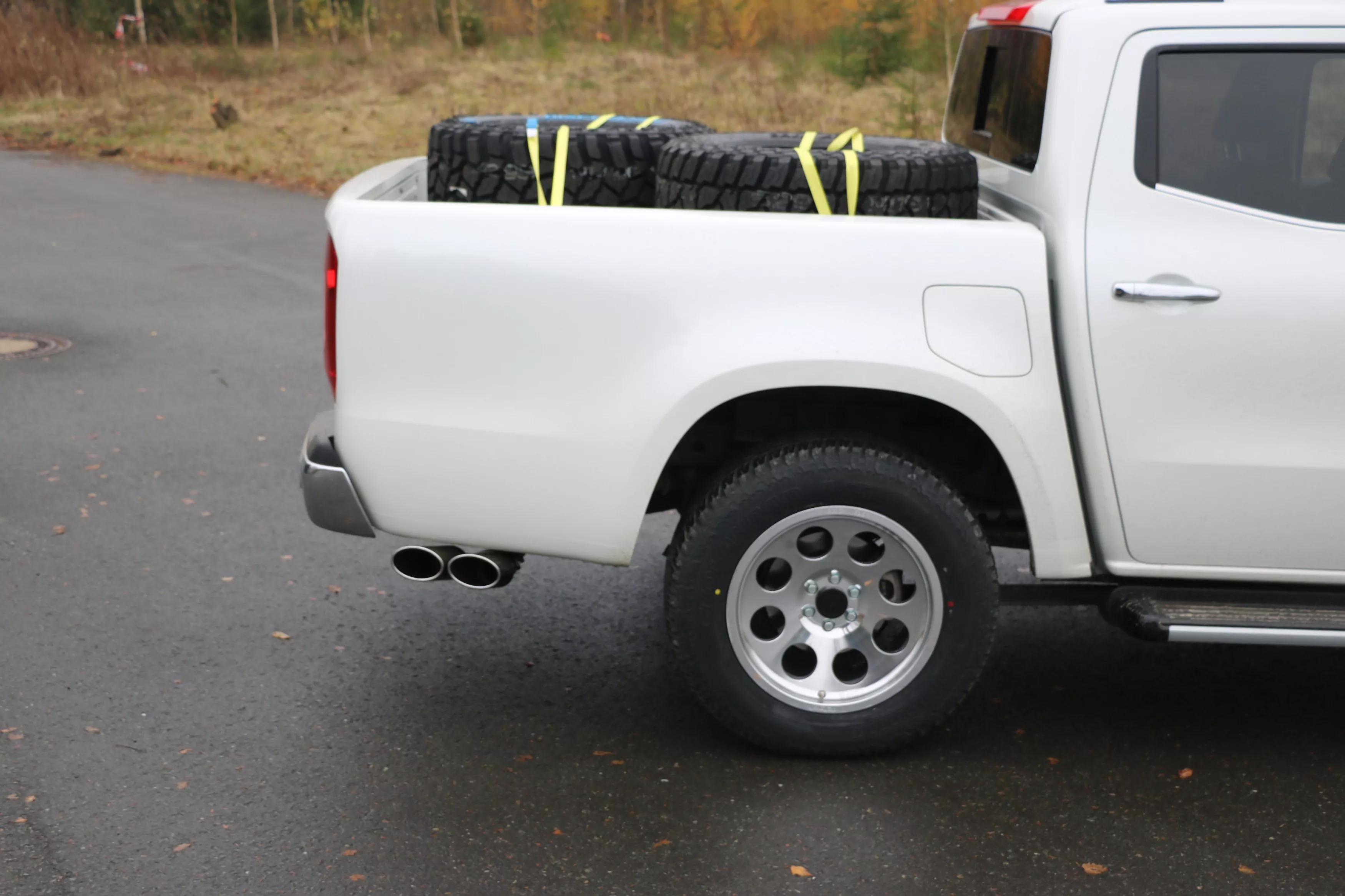 Mercedes X-Klasse 4matic  Endrohrsystem Ausgang rechts am Fahrzeug - 2x115x85 Typ 38 rechts