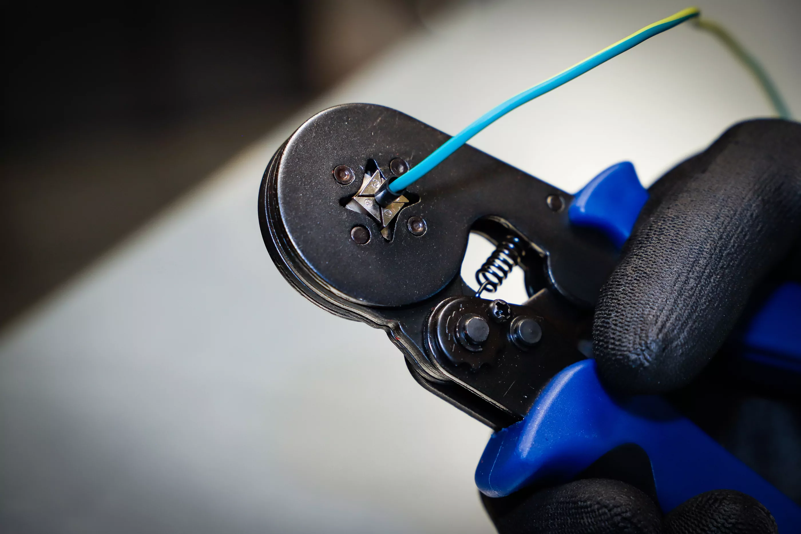 Crimpzange für Aderendhülsen 0,25 - 10 mm² | mit Aderendhülsen-Sortiment 0,5 - 10 mm²