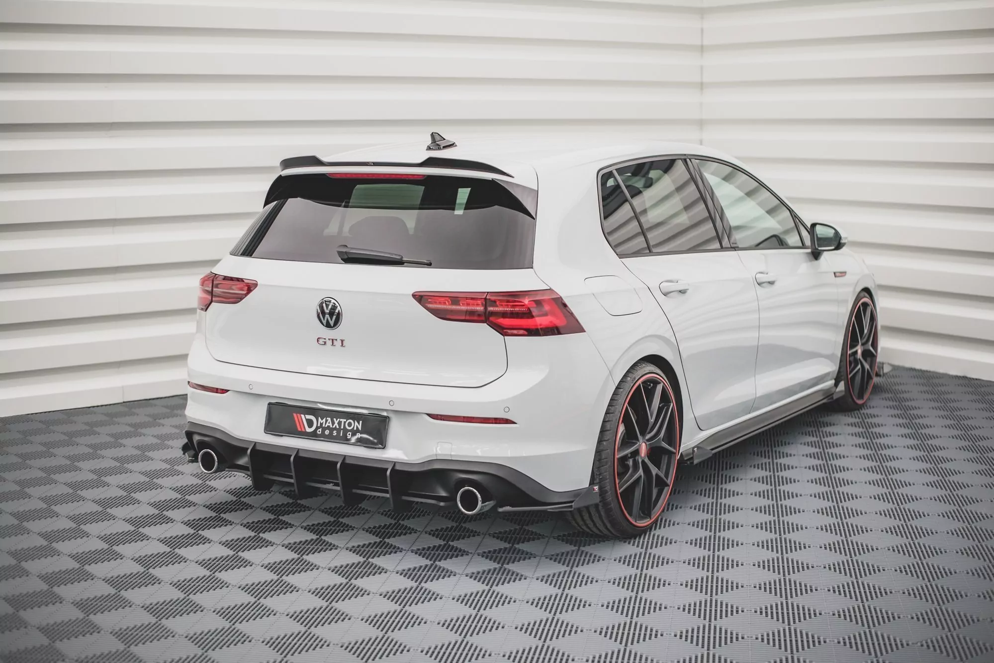 Robuste Racing Heck Ansatz Flaps Diffusor +Flaps Für Volkswagen Golf GTI / GTE Mk8 Schwarz Hochglanz