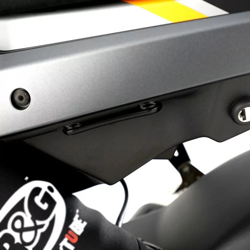 R&G hintere Fußrastenabdeckung Moto Guzzi V100 Mandello 2023- / Stelvio 2024-