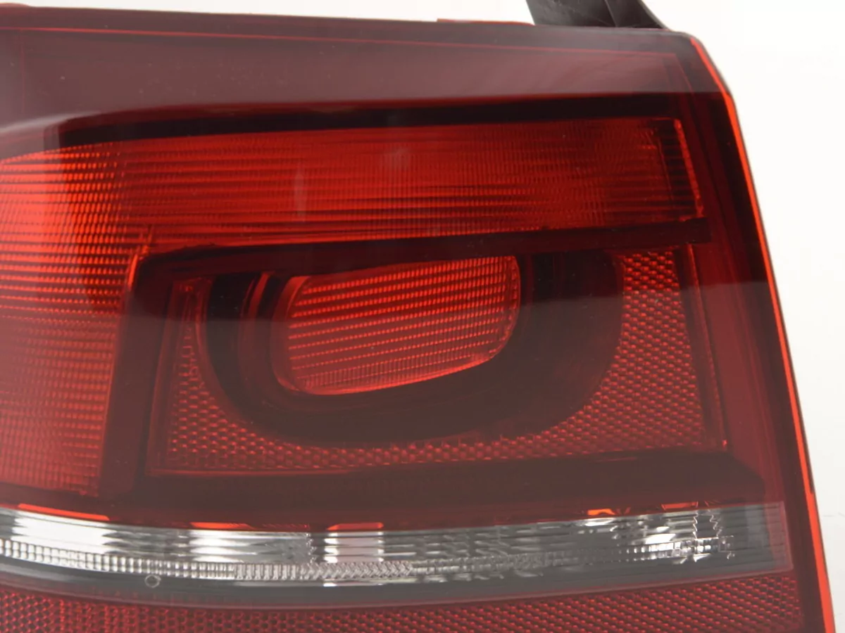 Verschleißteile Rückleuchte links VW Passat 3C Limo Bj. 10-14 schwarz