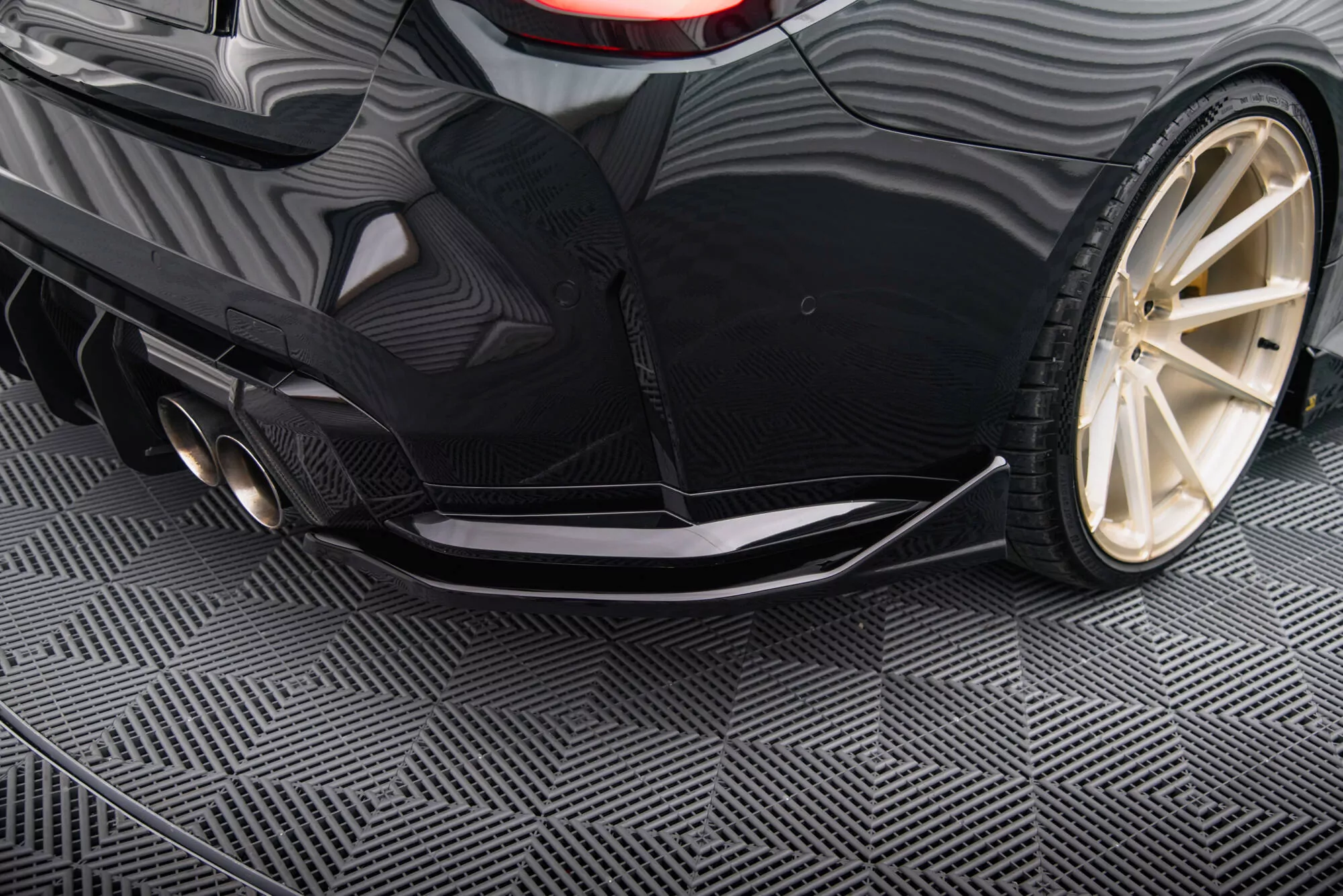 Heck Ansatz Flaps Diffusor V.4 Für BMW M4 G82 Schwarz Hochglanz